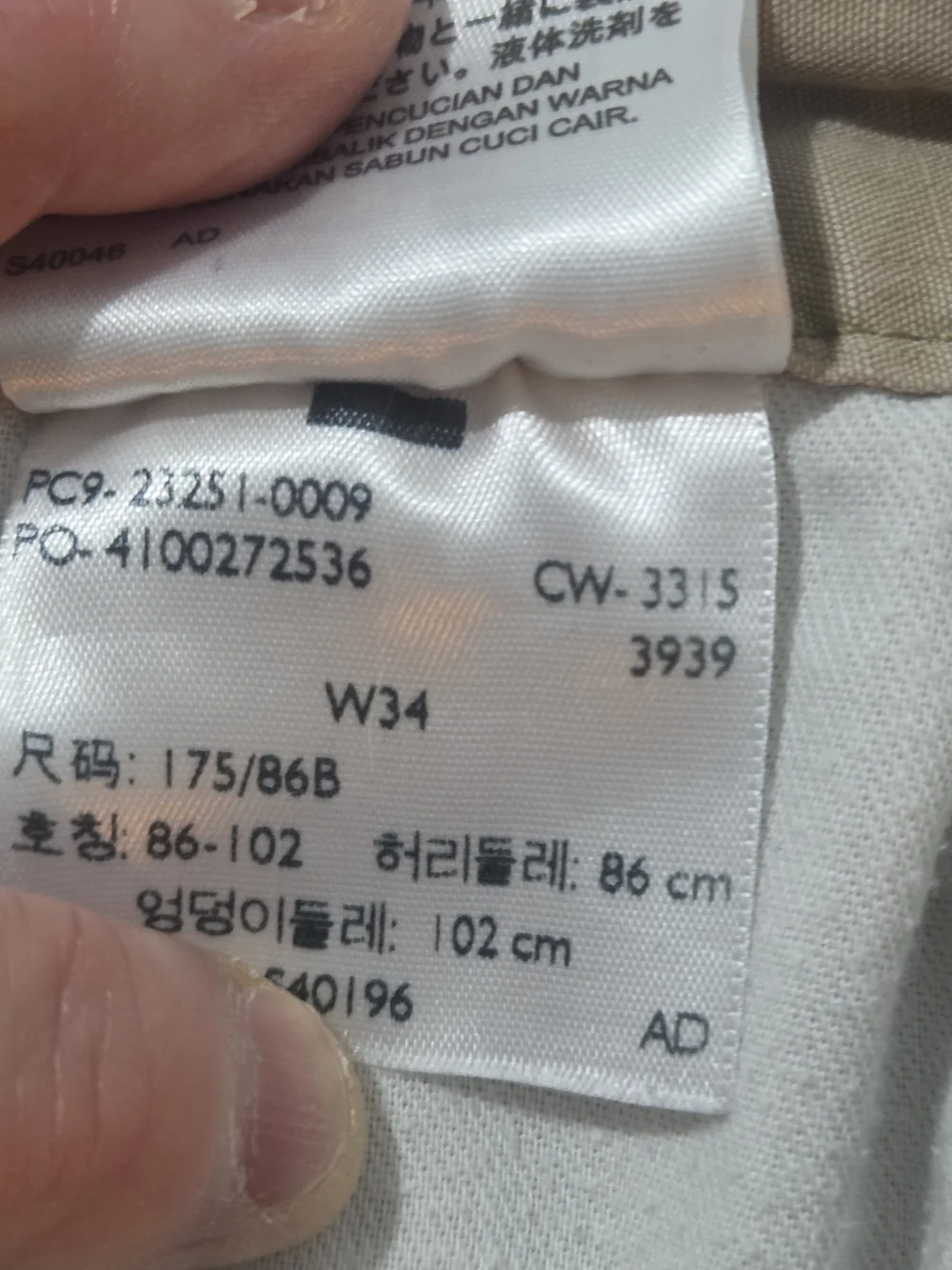 Levi's Men's Classic Cargo Shorts in Khaki, Size 34